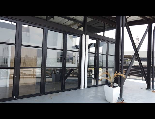 201M² SHOWROOM TO LET IN KRAMERVILLE